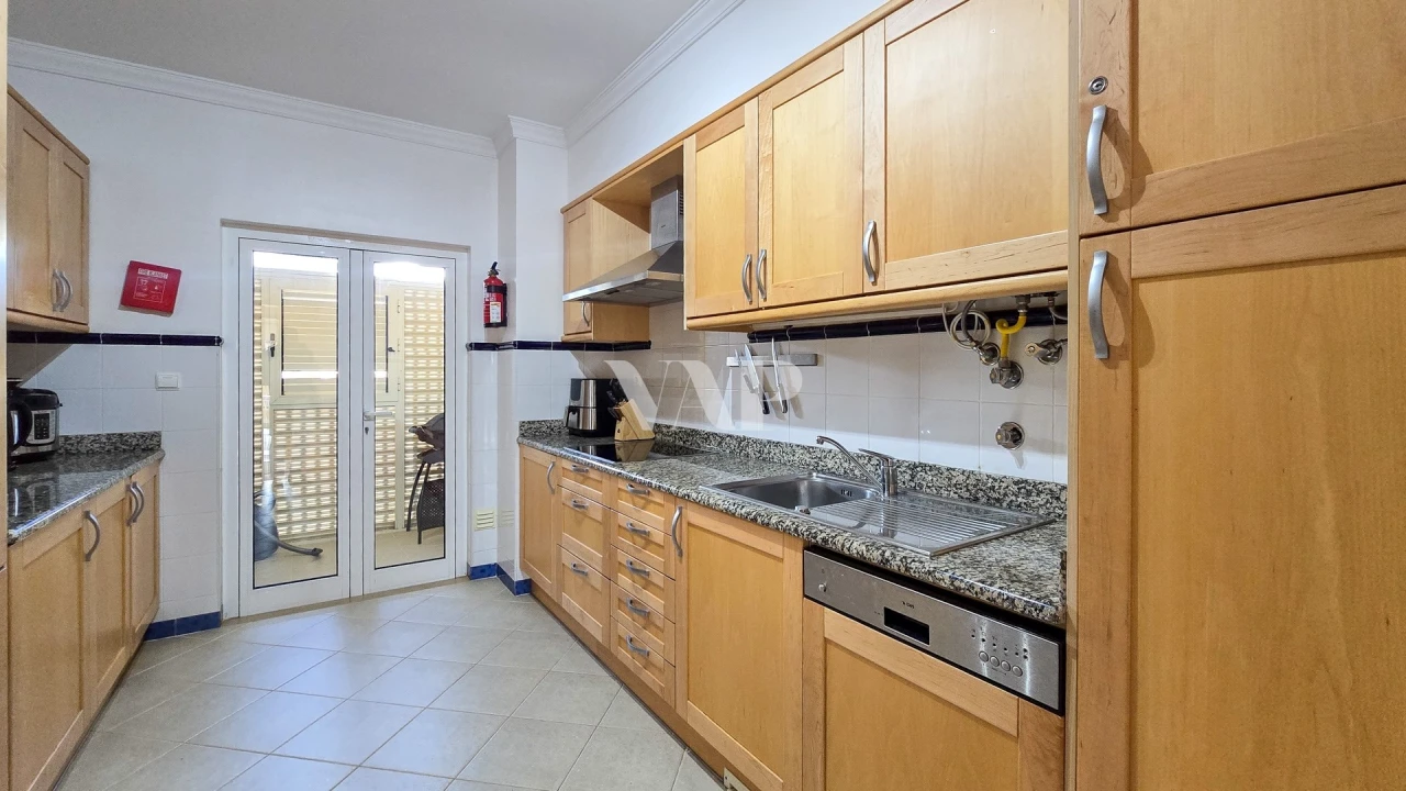 Apartamento T2 para Venda em Quarteira Foto 10