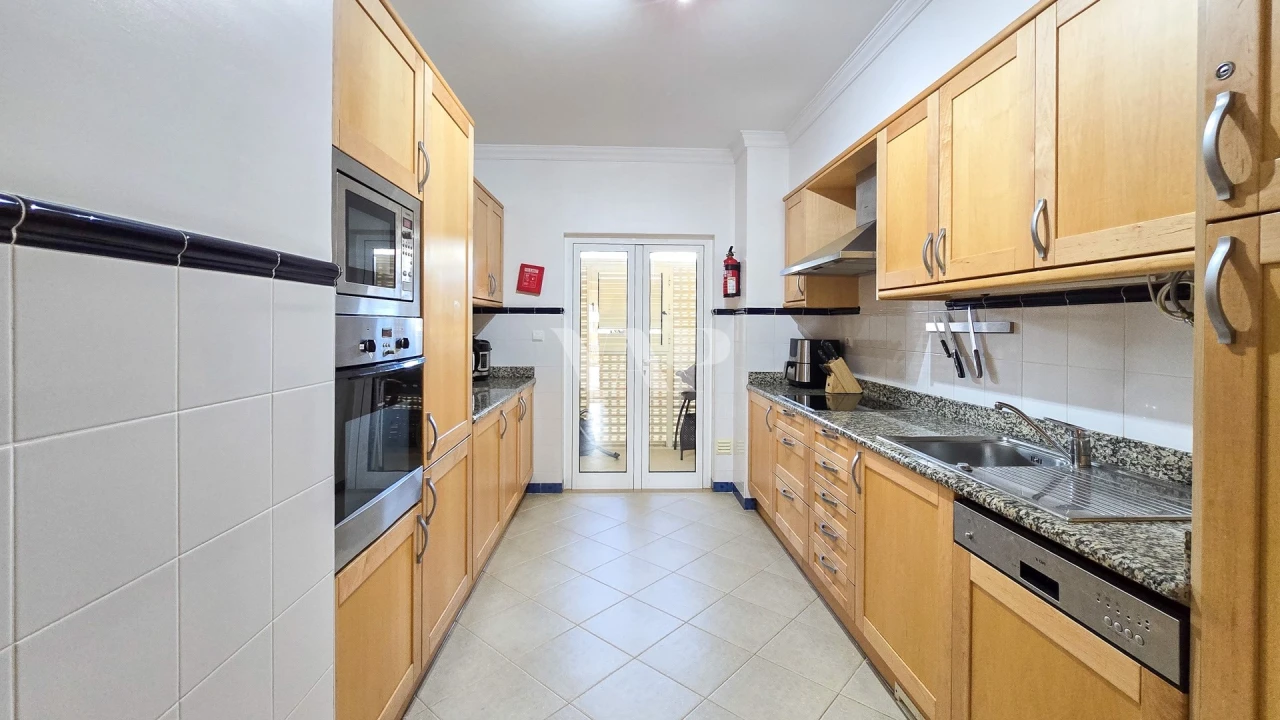 Apartamento T2 para Venda em Quarteira Foto 12