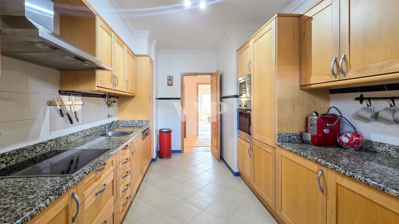 Apartamento T2 para Venda em Quarteira Foto 11