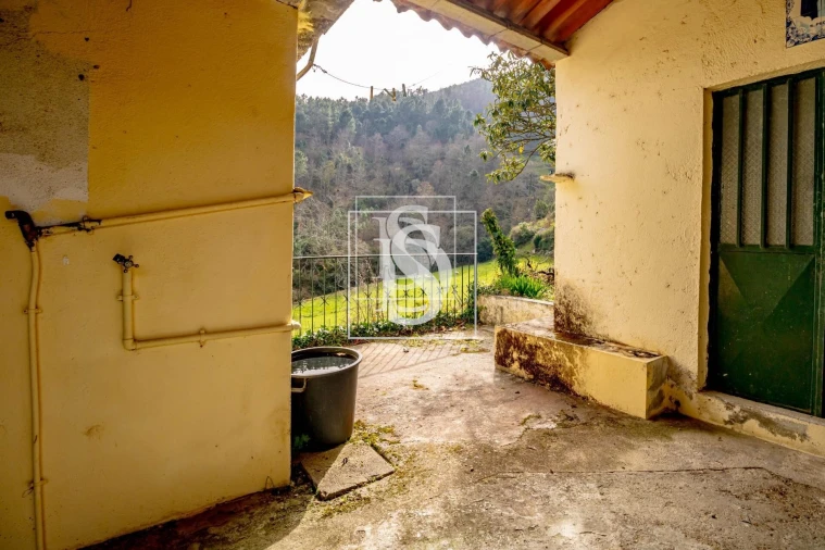 Moradia T3 para Venda em Teixeira e Teixeiró Foto 6