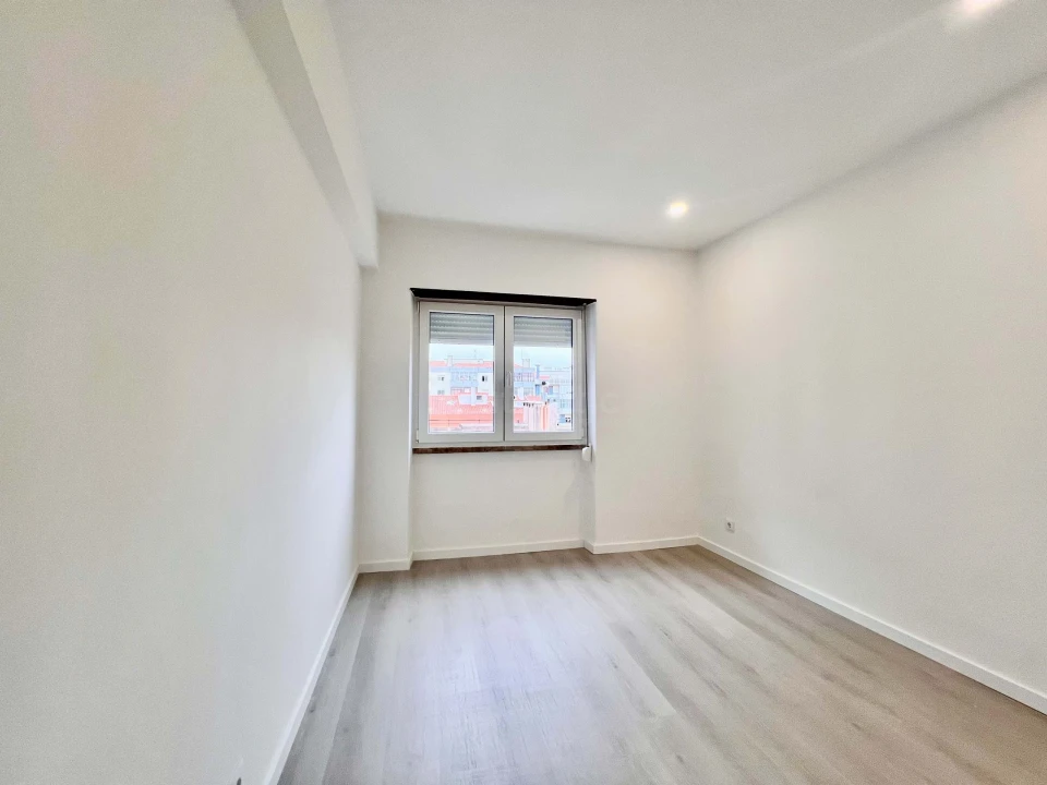 Apartamento T2 para Venda em Agualva e Mira-Sintra Foto 18