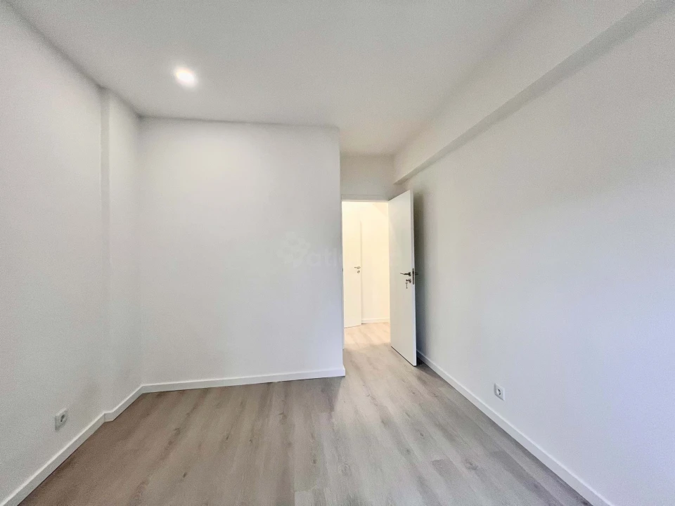 Apartamento T2 para Venda em Agualva e Mira-Sintra Foto 19