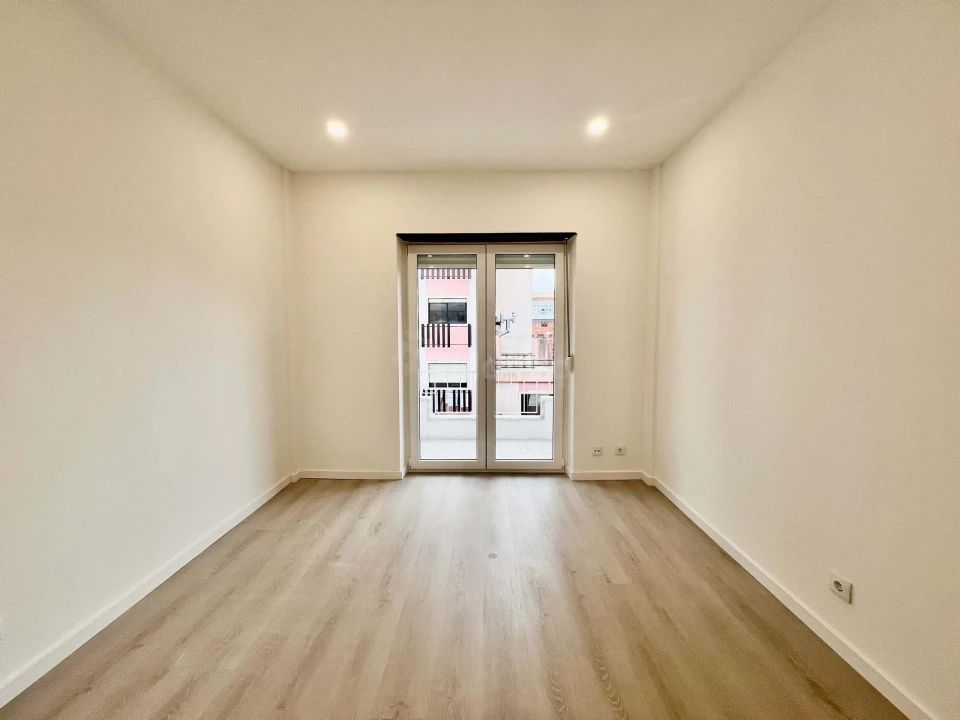 Apartamento T2 para Venda em Agualva e Mira-Sintra Foto 4