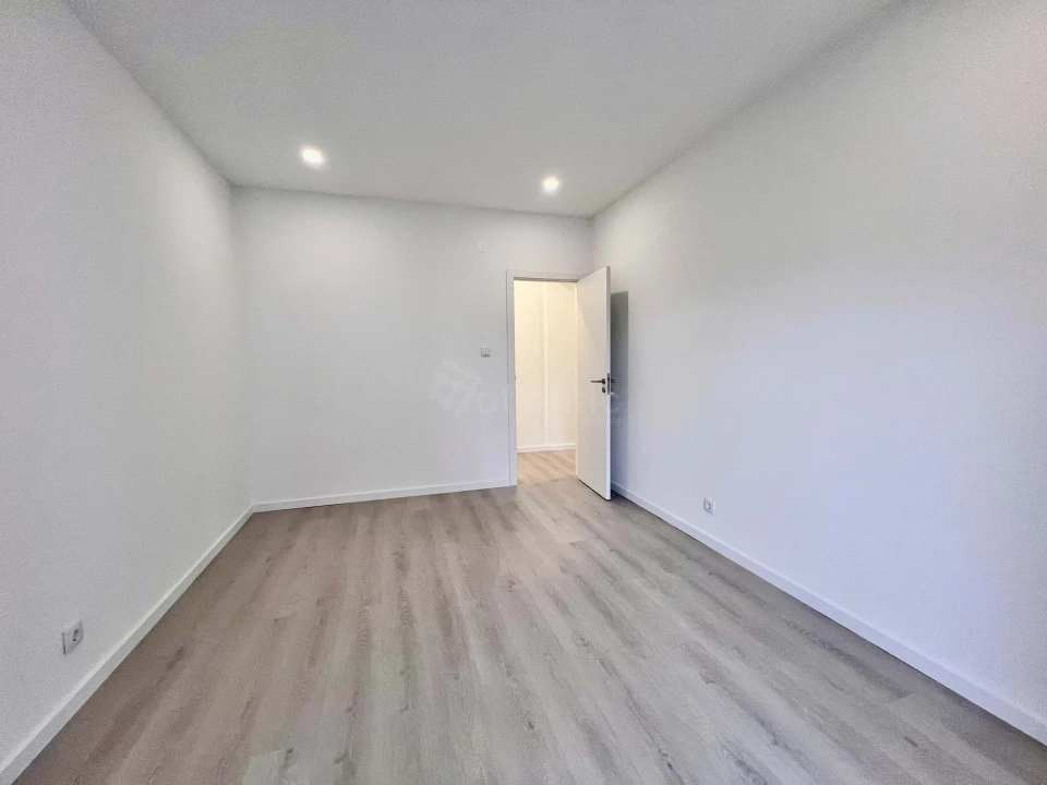 Apartamento T2 para Venda em Agualva e Mira-Sintra Foto 5