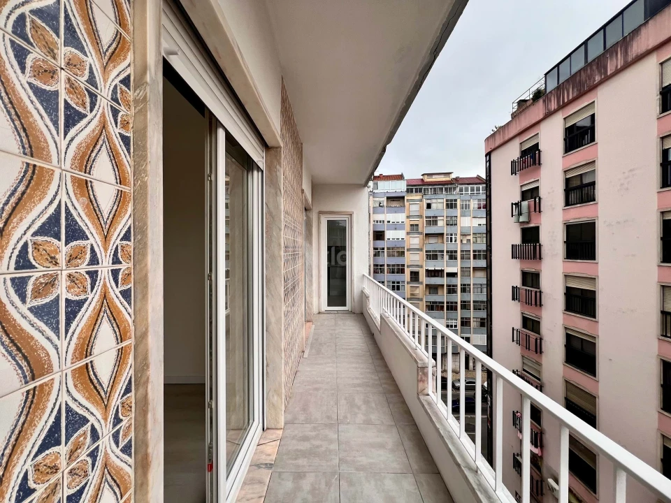 Apartamento T2 para Venda em Agualva e Mira-Sintra Foto 9