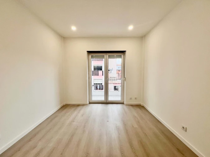 Apartamento T2 para Venda em Agualva e Mira-Sintra Foto 4