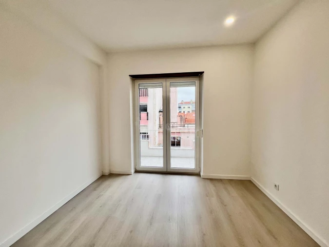 Apartamento T2 para Venda em Agualva e Mira-Sintra Foto 8