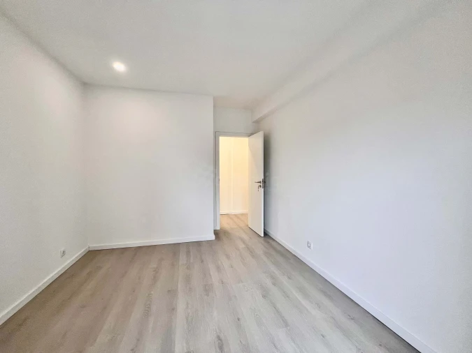 Apartamento T2 para Venda em Agualva e Mira-Sintra Foto 12