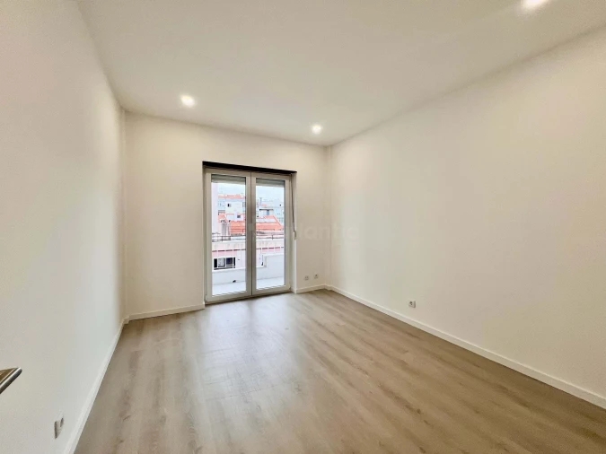 Apartamento T2 para Venda em Agualva e Mira-Sintra Foto 3