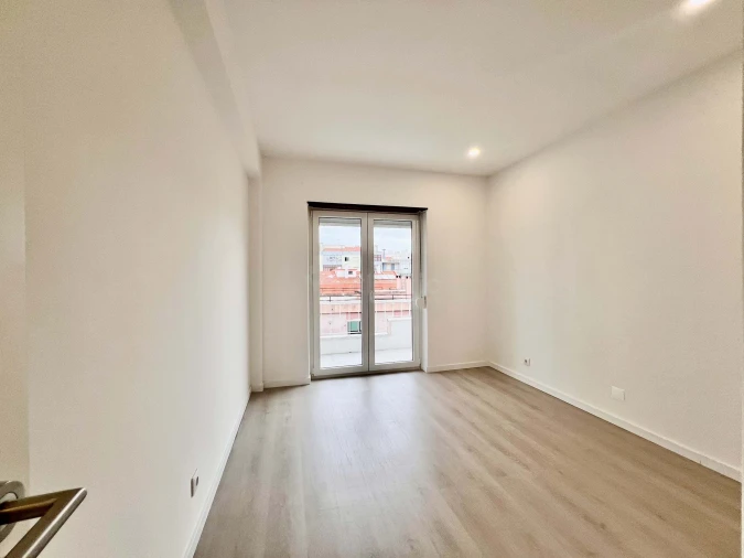 Apartamento T2 para Venda em Agualva e Mira-Sintra Foto 7