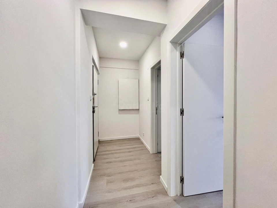 Apartamento T2 para Venda em Agualva e Mira-Sintra Foto 6