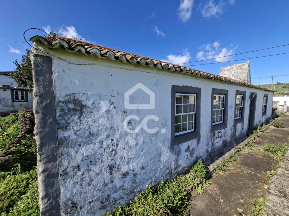 Moradia T2 para Venda em Cinco Ribeiras Foto 4