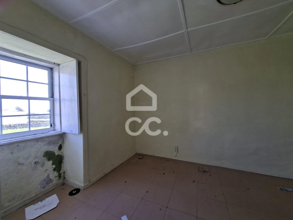 Moradia T2 para Venda em Cinco Ribeiras Foto 10