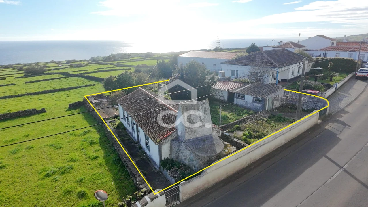 Moradia T2 para Venda em Cinco Ribeiras Foto 2