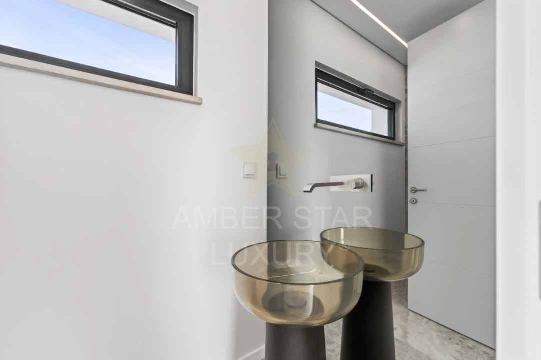 Moradia T4 para Venda em Odiaxere Foto 16