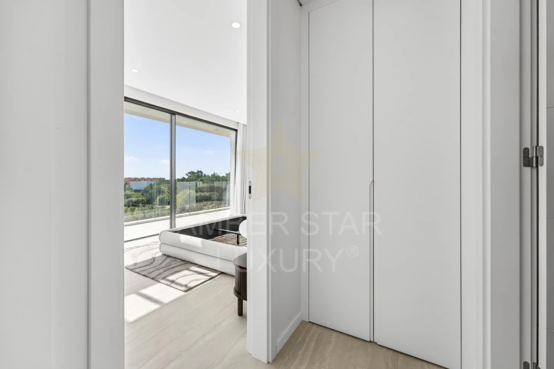 Moradia T4 para Venda em Odiaxere Foto 18