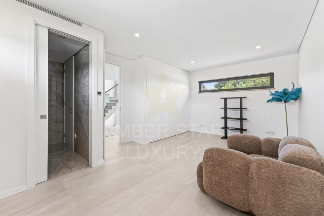 Moradia T4 para Venda em Odiaxere Foto 25