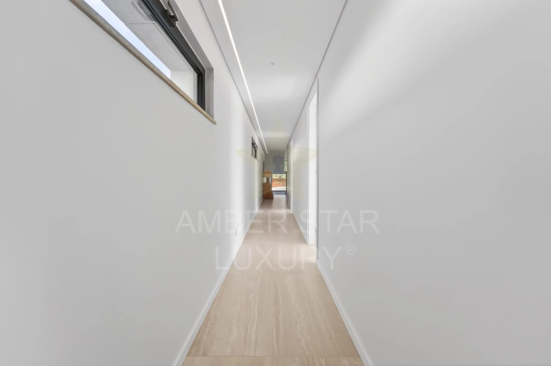 Moradia T4 para Venda em Odiaxere Foto 29