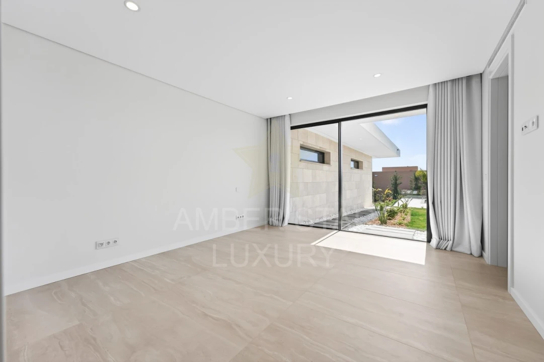 Moradia T4 para Venda em Odiaxere Foto 33