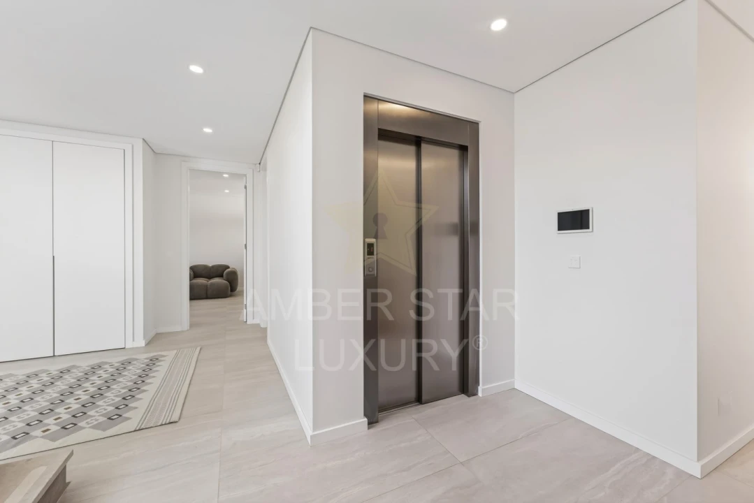 Moradia T4 para Venda em Odiaxere Foto 36