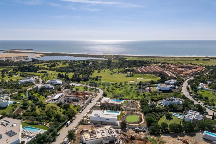 Moradia T4 para Venda em Odiaxere Foto 2