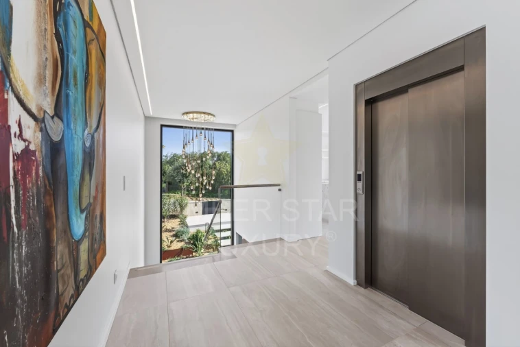 Moradia T4 para Venda em Odiaxere Foto 13