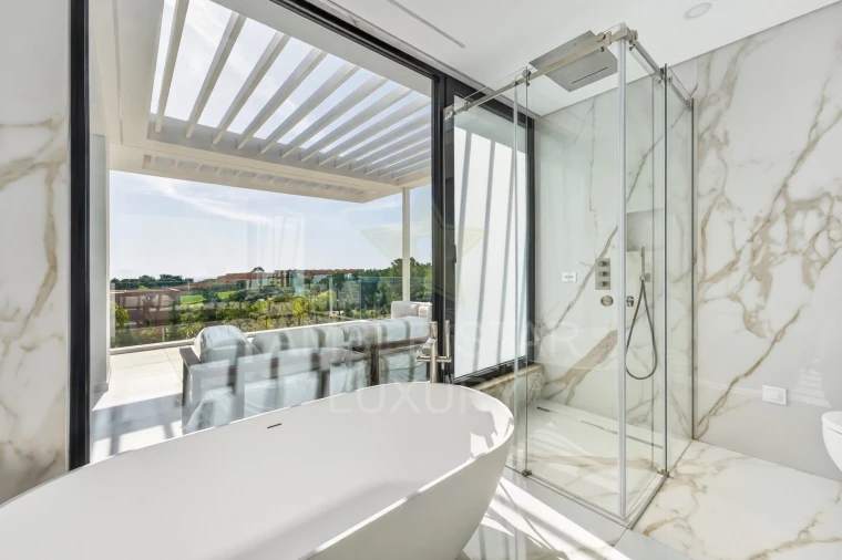 Moradia T4 para Venda em Odiaxere Foto 22