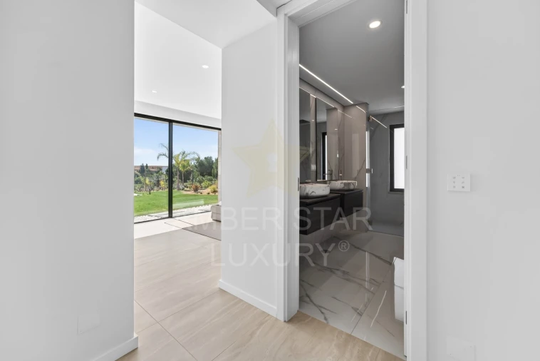 Moradia T4 para Venda em Odiaxere Foto 27