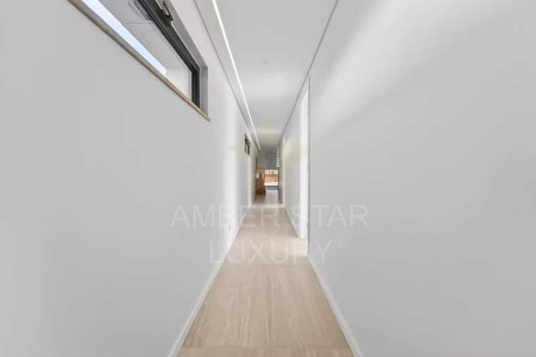 Moradia T4 para Venda em Odiaxere Foto 29