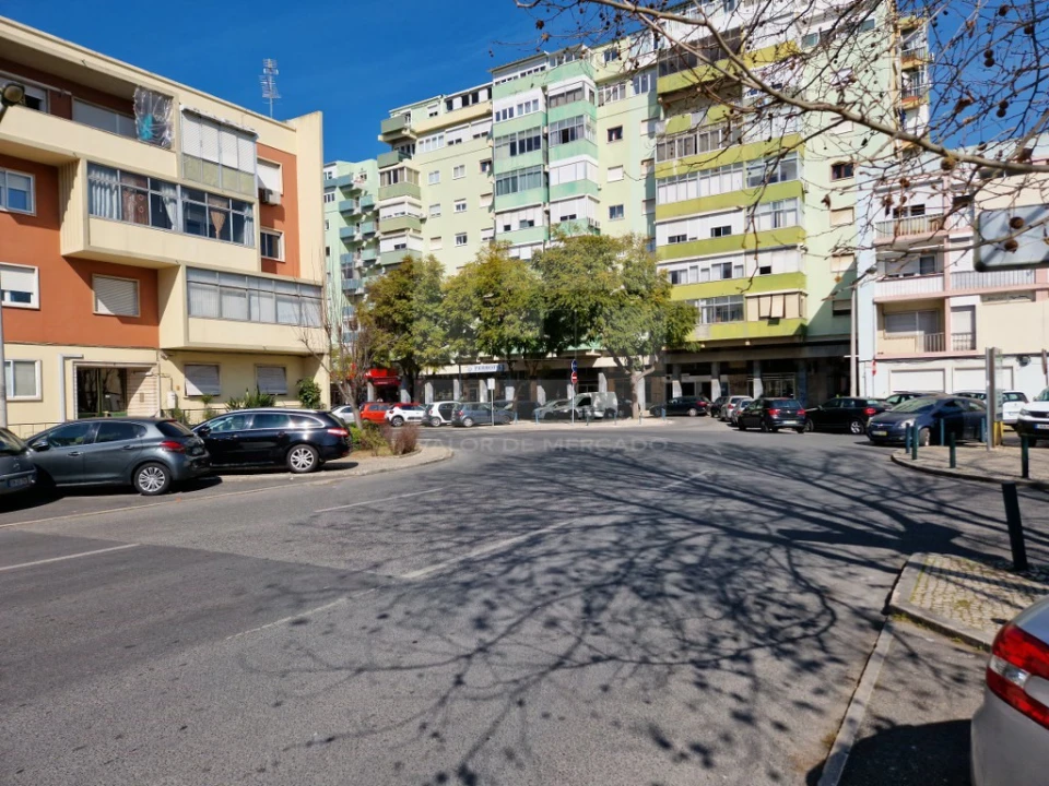 Apartamento T3 para Venda em Pontinha e Famões Foto 4