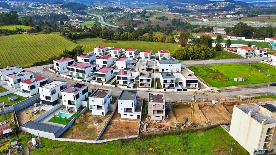 Moradia T3 para Venda em Caide de Rei Foto 40