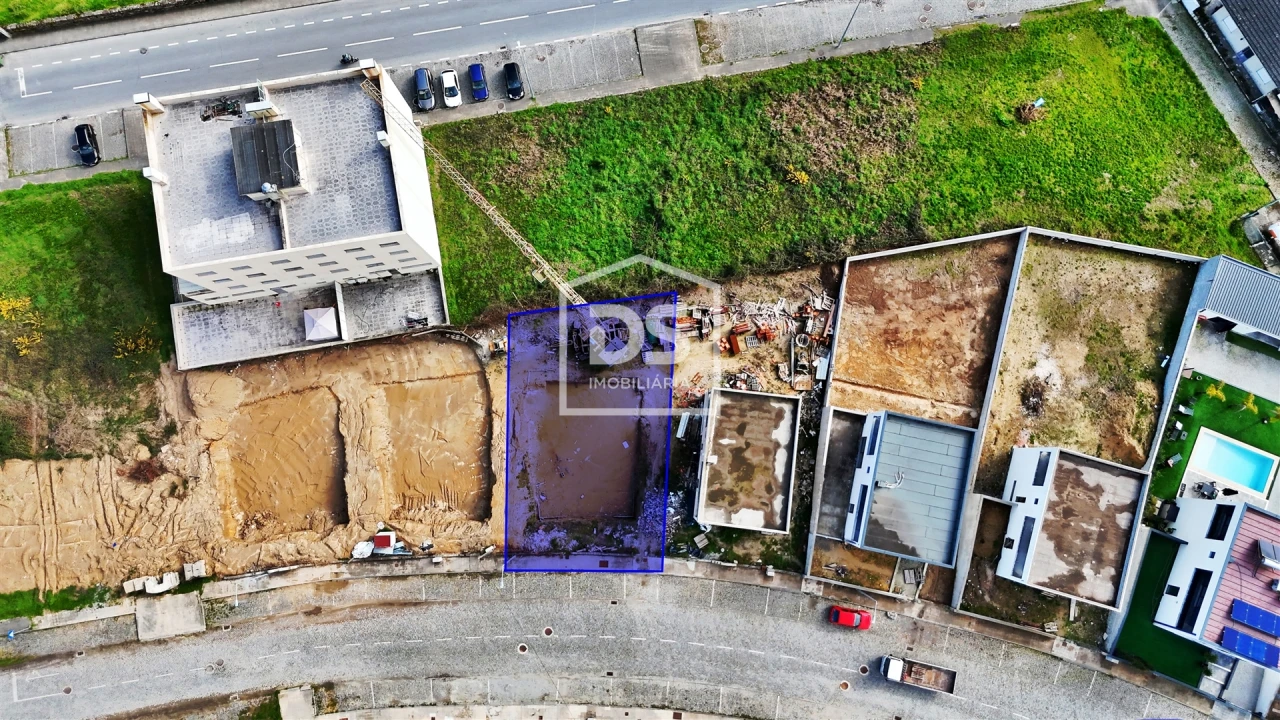 Moradia T3 para Venda em Caide de Rei Foto 2