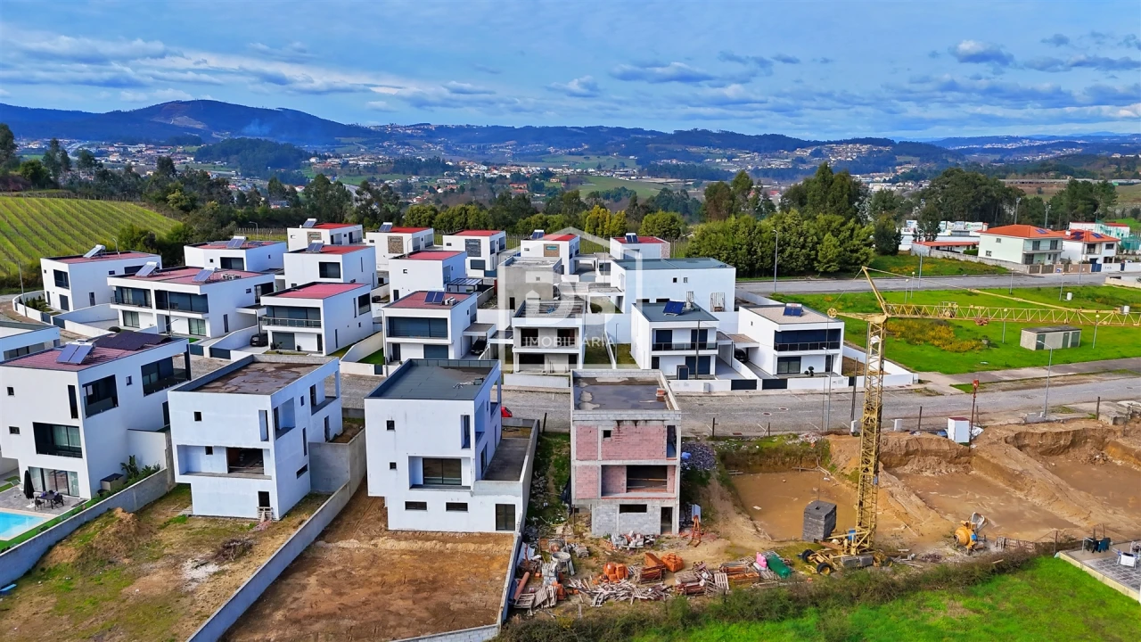 Moradia T3 para Venda em Caide de Rei Foto 37