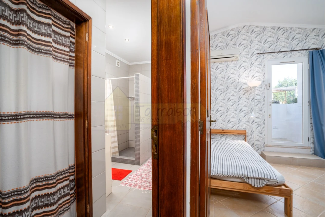 Moradia T3 para Venda em Santa Barbara de Nexe Foto 24