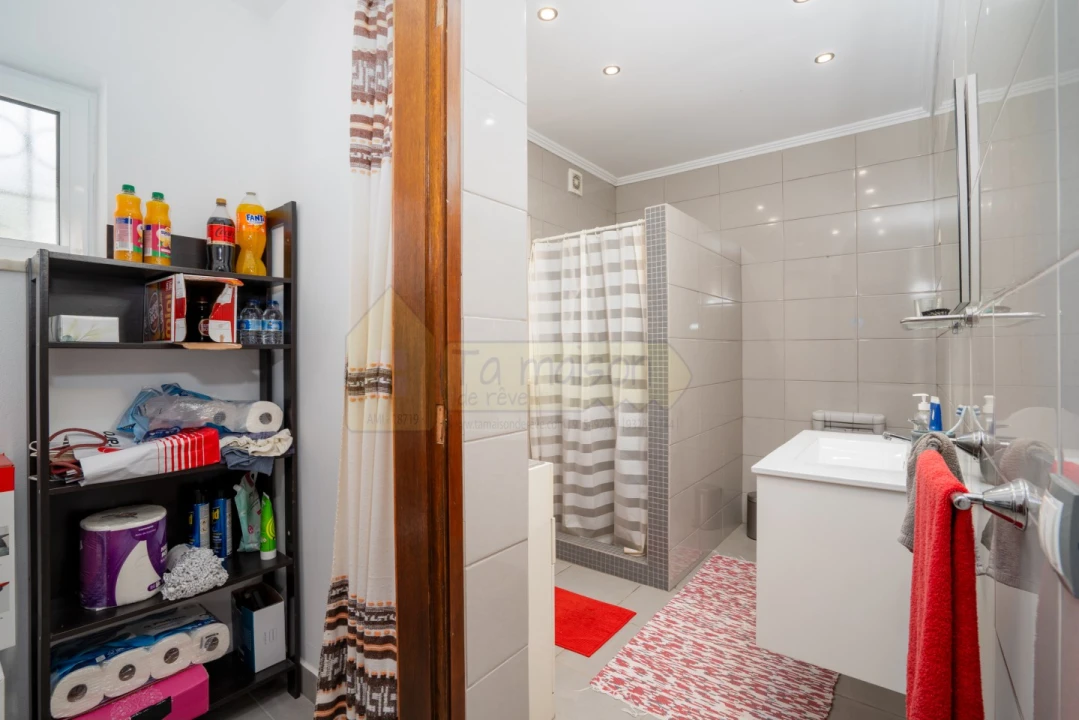 Moradia T3 para Venda em Santa Barbara de Nexe Foto 25