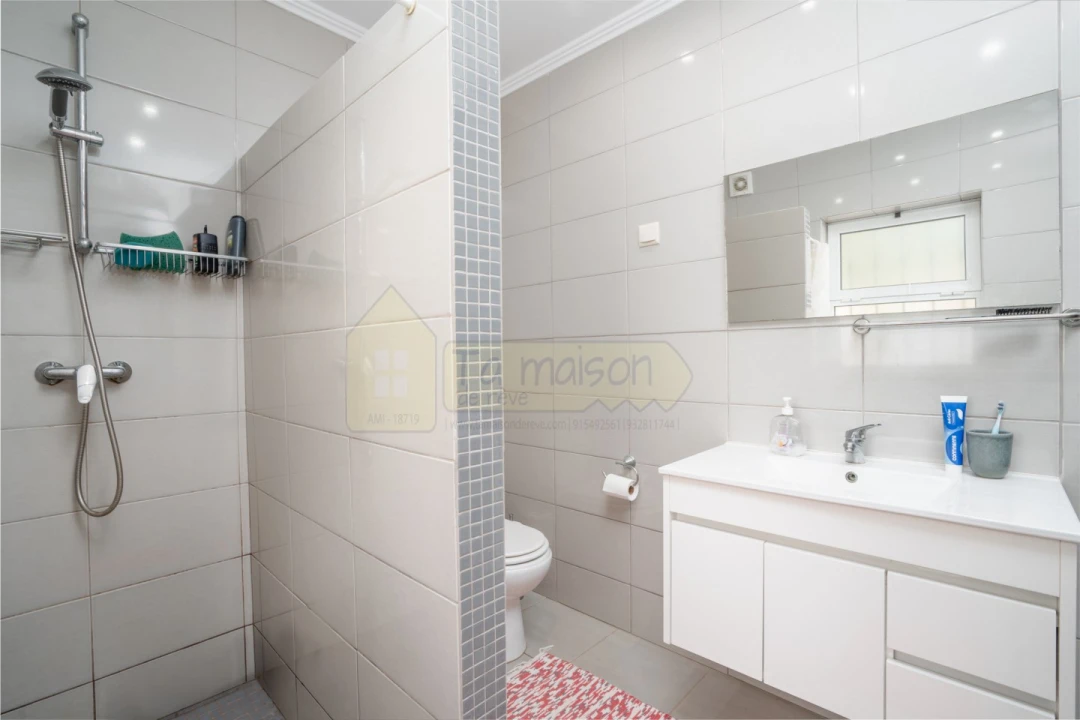 Moradia T3 para Venda em Santa Barbara de Nexe Foto 27