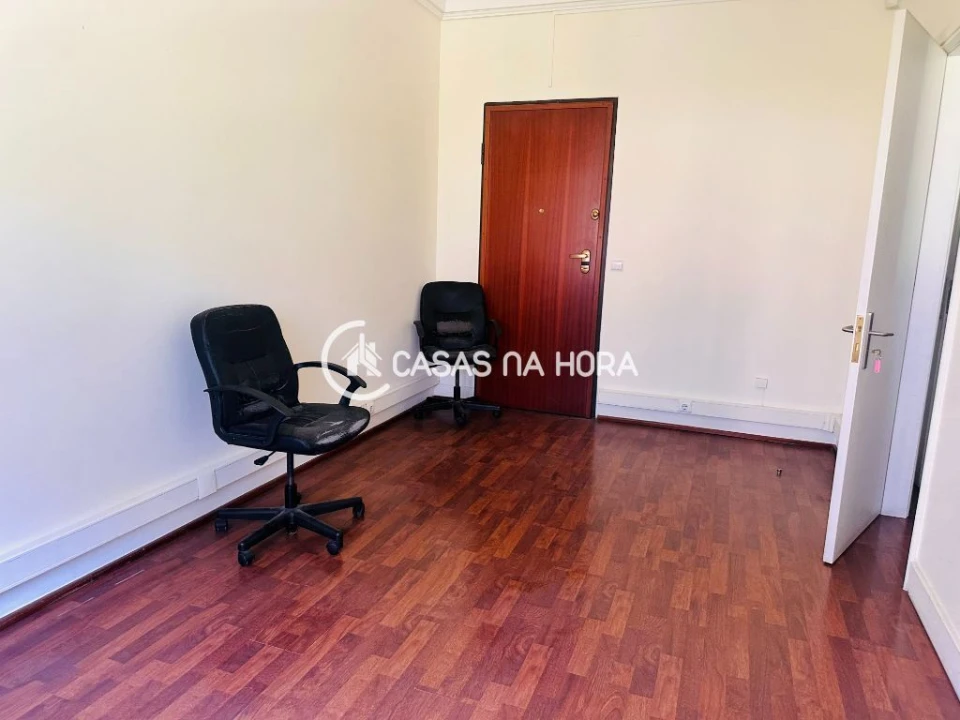Escritório para Arrendamento em Santo António Foto 11