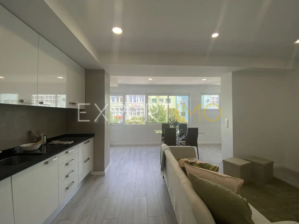 Apartamento T2 para Venda em Alvalade Foto 2