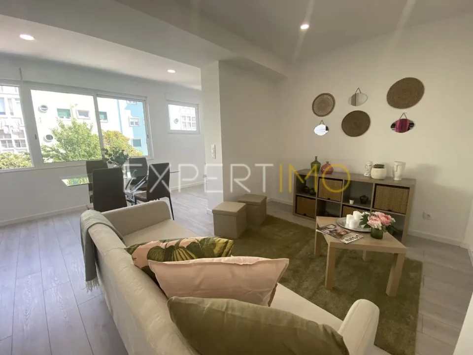 Apartamento T2 para Venda em Alvalade Foto 3