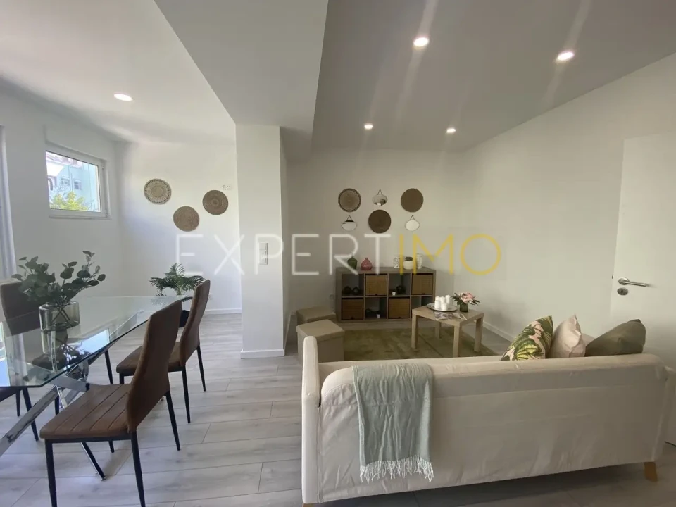 Apartamento T2 para Venda em Alvalade Foto 5
