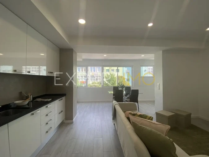 Apartamento T2 para Venda em Alvalade Foto 2