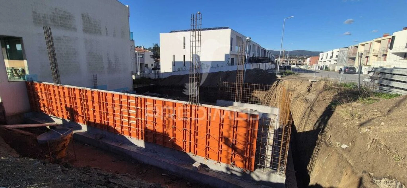 Apartamento T2 para Venda em Soutelo Foto 12