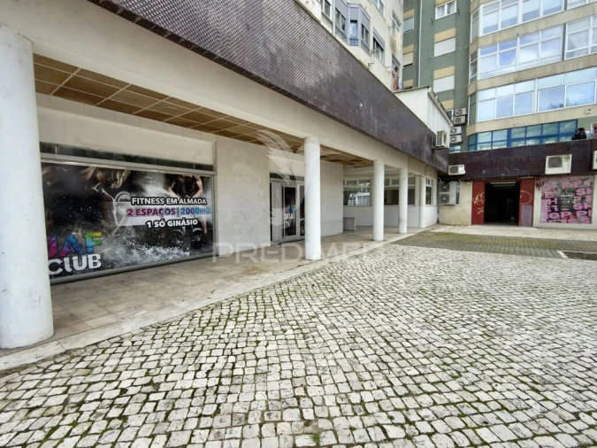 Loja para Venda em Almada, Cova da Piedade, Pragal e Cacilhas Foto 20