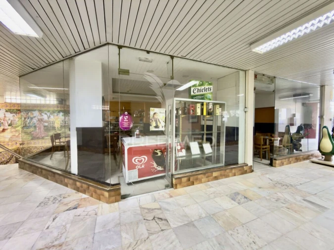 Loja para Venda em Almada, Cova da Piedade, Pragal e Cacilhas Foto 2