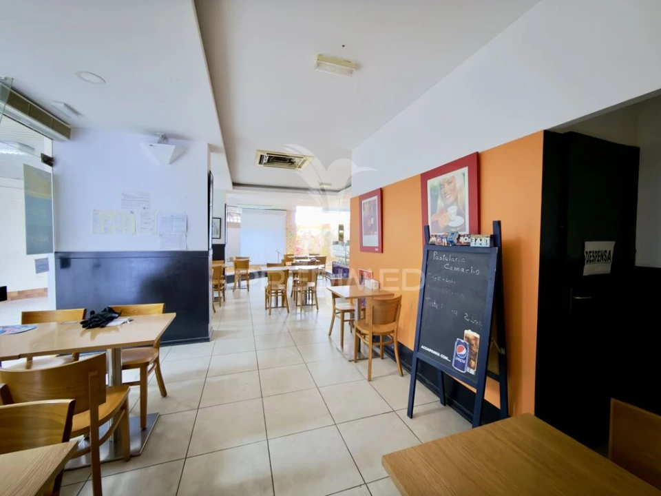 Loja para Venda em Almada, Cova da Piedade, Pragal e Cacilhas Foto 12