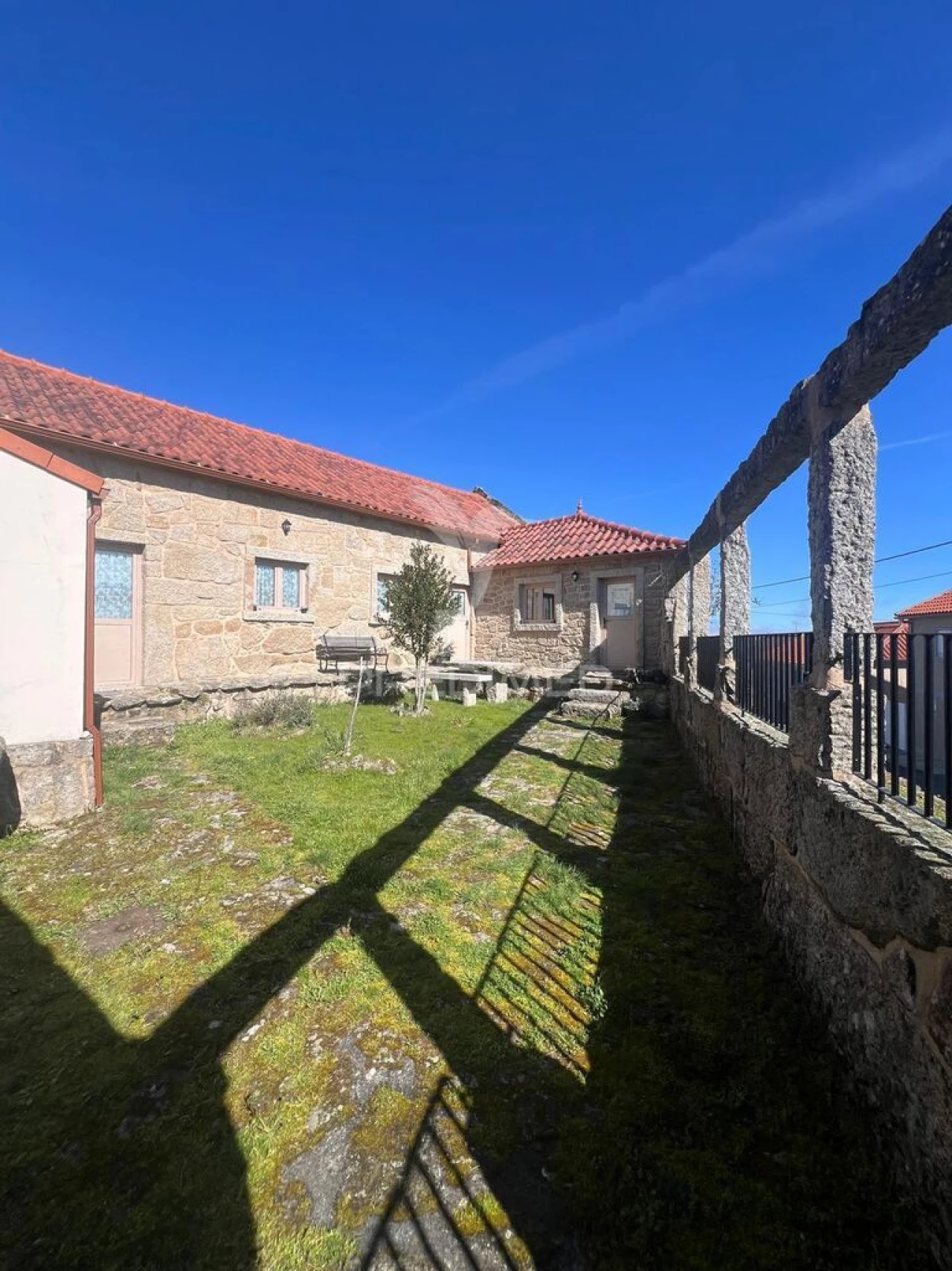 Moradia T2 para Venda em Gralhas Foto 1