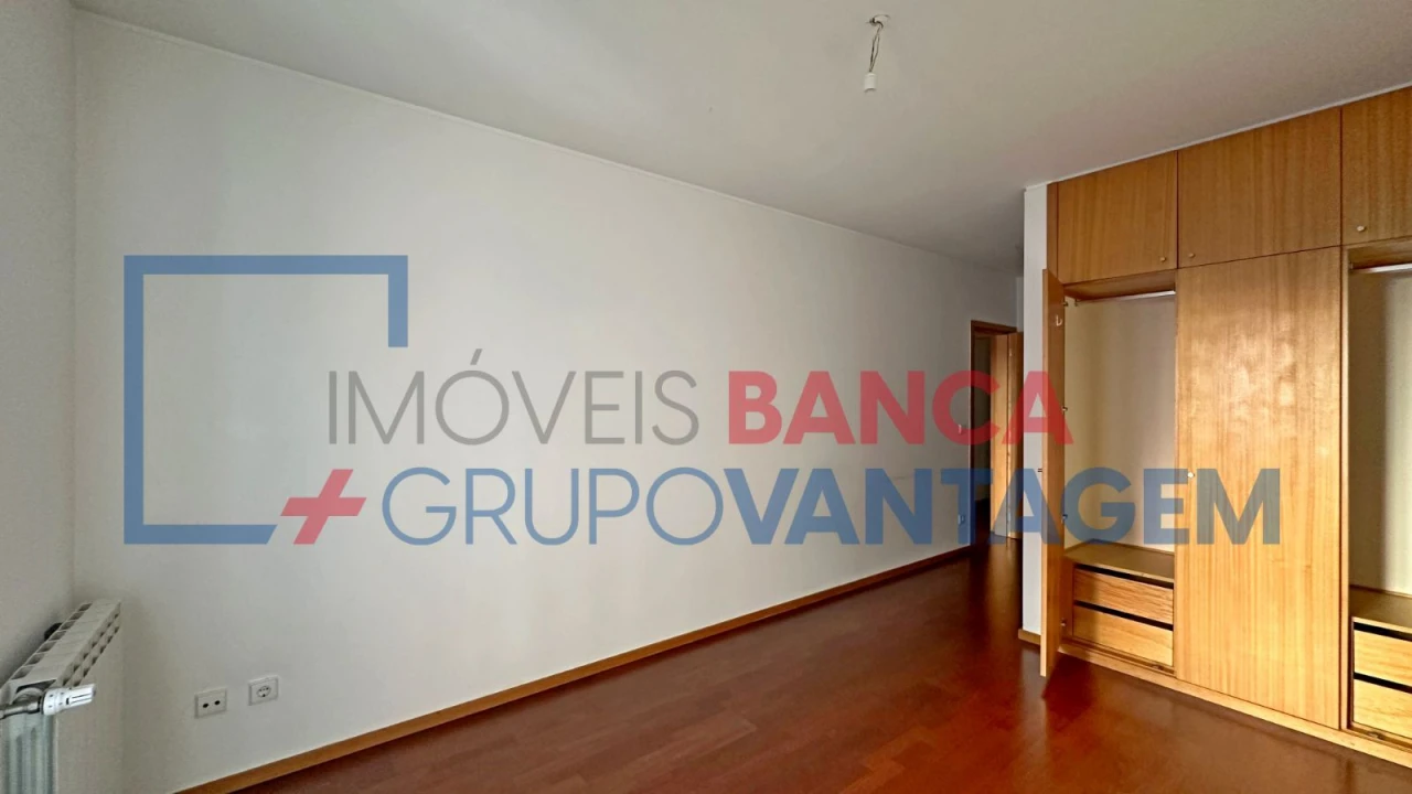 Apartamento T2 para Venda em Oliveira do Douro Foto 9