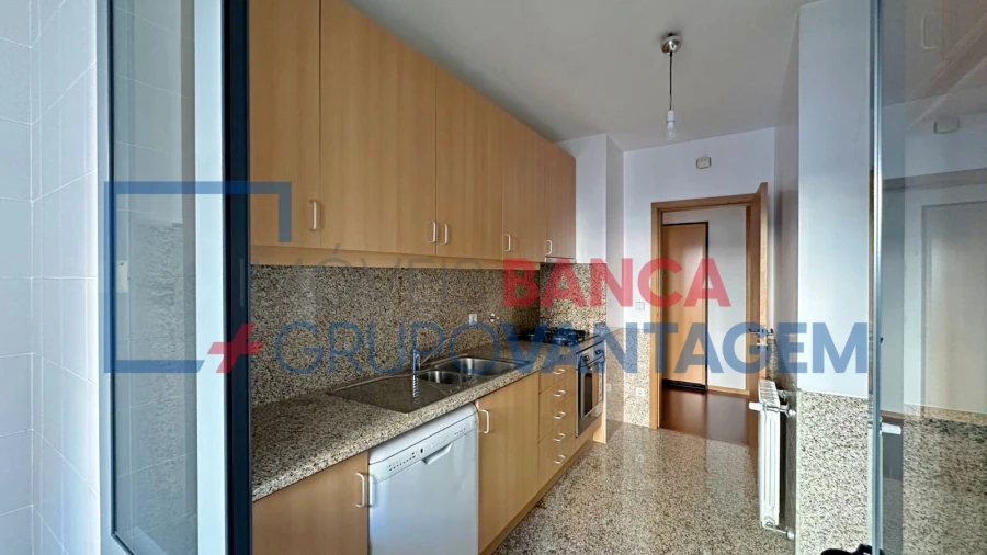 Apartamento T2 para Venda em Oliveira do Douro Foto 3