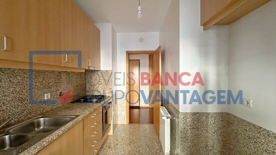 Apartamento T2 para Venda em Oliveira do Douro Foto 4
