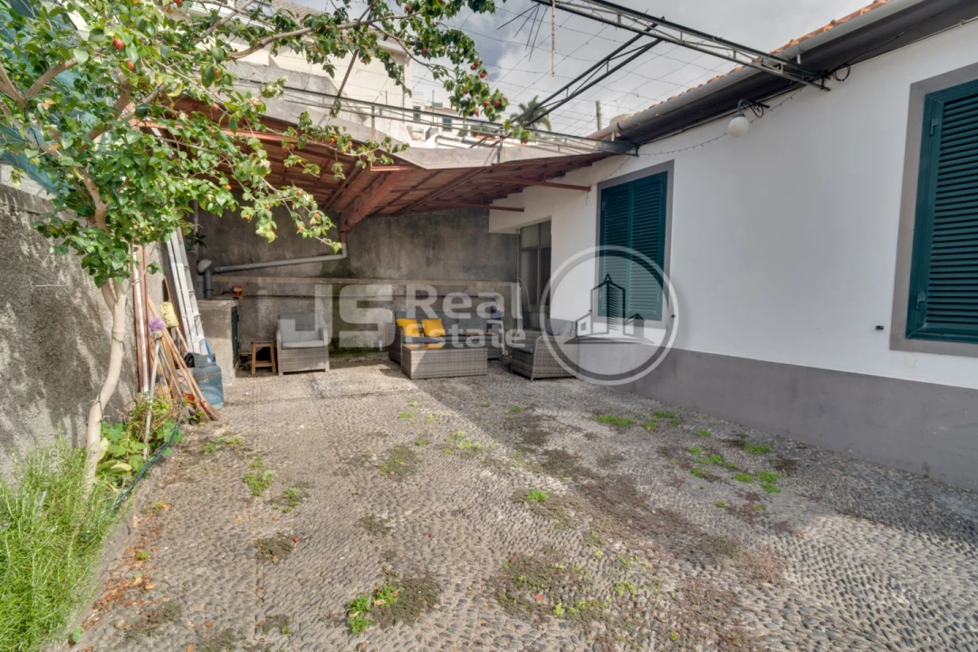 Moradia T5 para Venda em Funchal (Santa Maria Maior) Foto 2